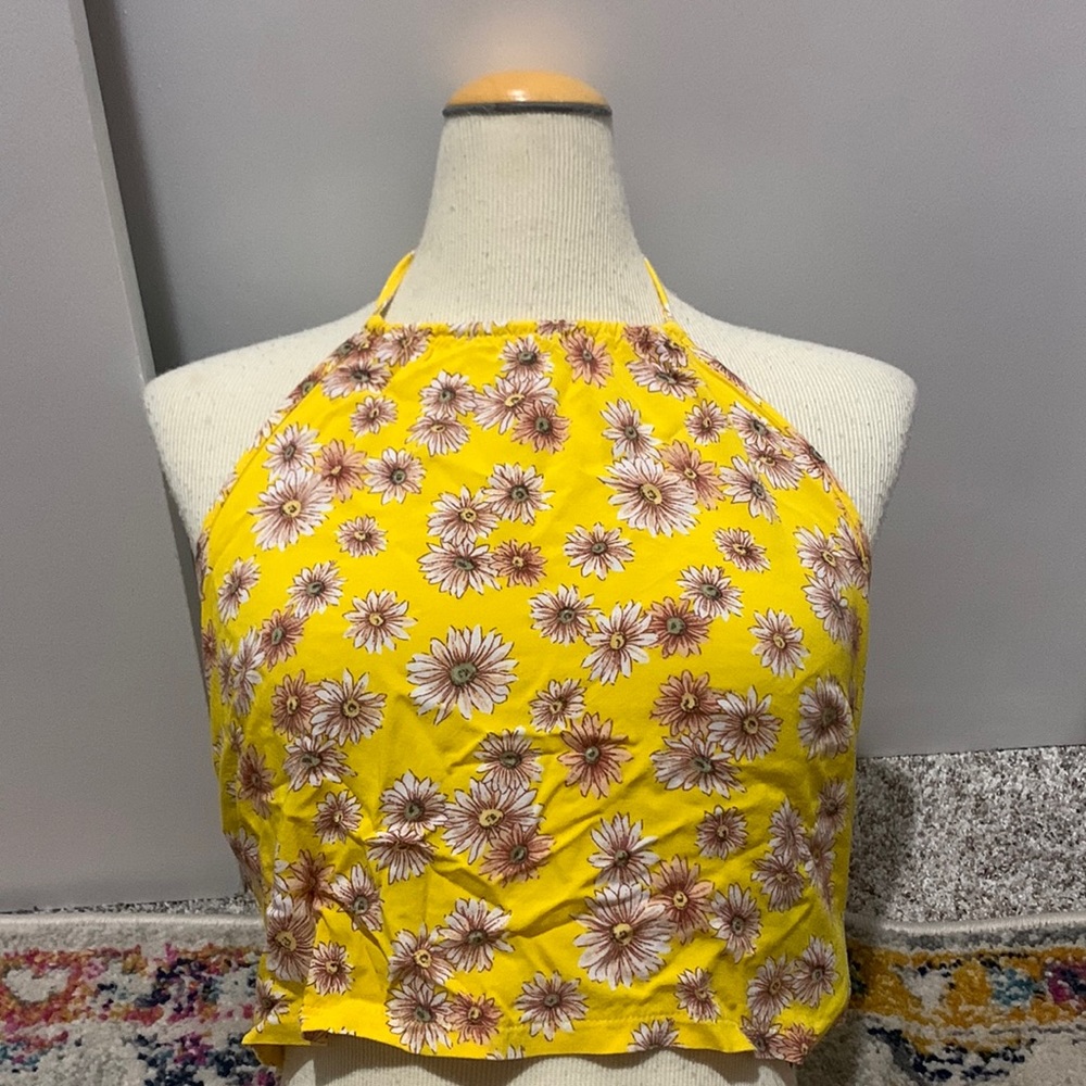 Forever 21 halter top. Yellow with pink daisy’s. Size Large